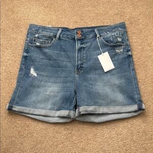 NWT Vervet Rebecca High Rise Cuffed Hem Distressed Denim Shorts Plus Size 3X